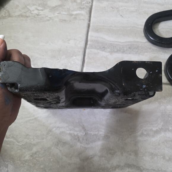 2020-2023 Chevrolet Silverado 2500 3500 Front Right Bumper Bar Bracket 84568470 - Picture 14 of 16